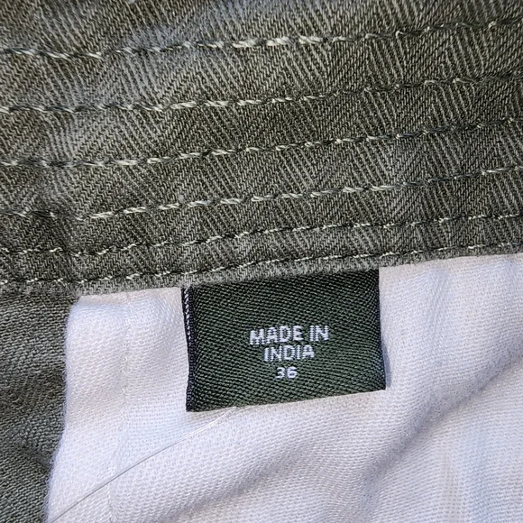 Eddie Bauer Ultimate Green Cargo Shorts Men's Size 36 NWT!!! - Picture 3 of 10